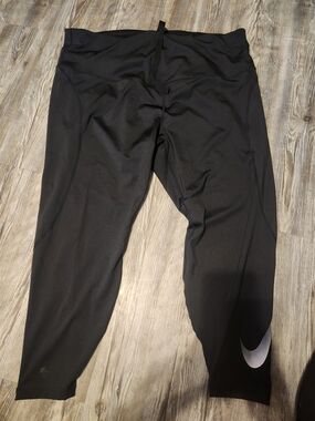 Nike Black Dri-FIT Cropped Leggings with Swoosh
